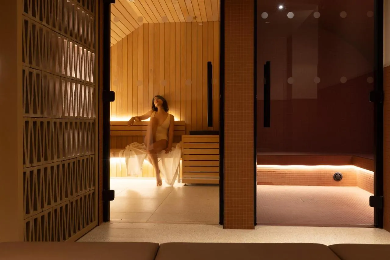 Toujours & Hotel Parijs