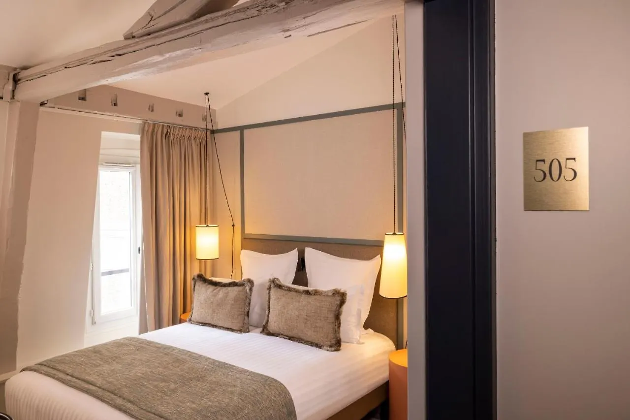Toujours & Hotel Parijs