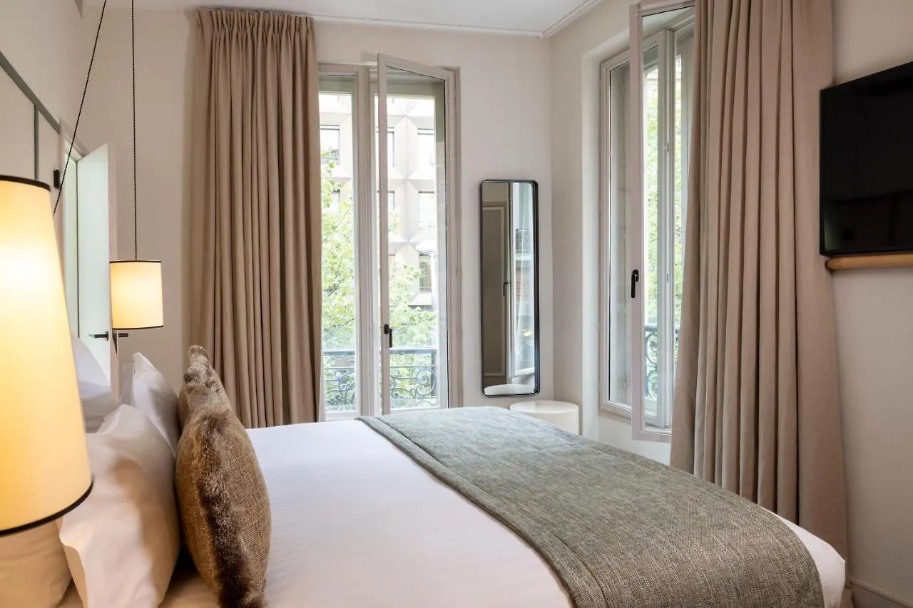Toujours & Hotel 4*