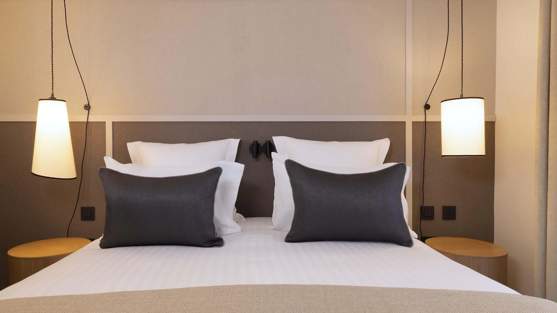 Toujours & Hotel Parijs
