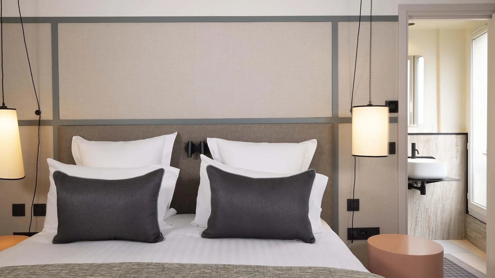 Toujours & Hotel Parijs